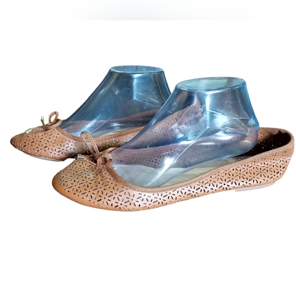 Forever 21 Flats Shoes 10 Tan Beige Brown Woman Lazer Cut Slipon. (0168)